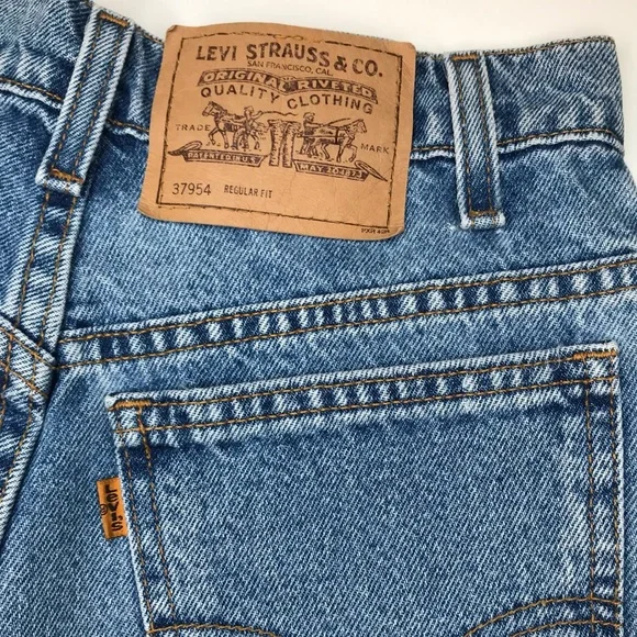 Levi’s 954 High-Rise Roll-Up Vintage Jean Shorts - 2/4